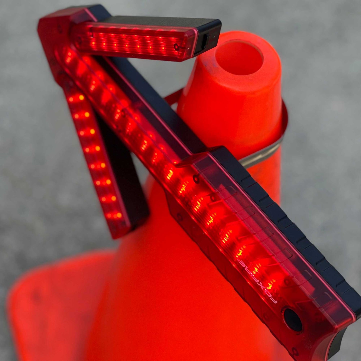 LED Traffic Warning Arrow – Red – Case Pack of 10