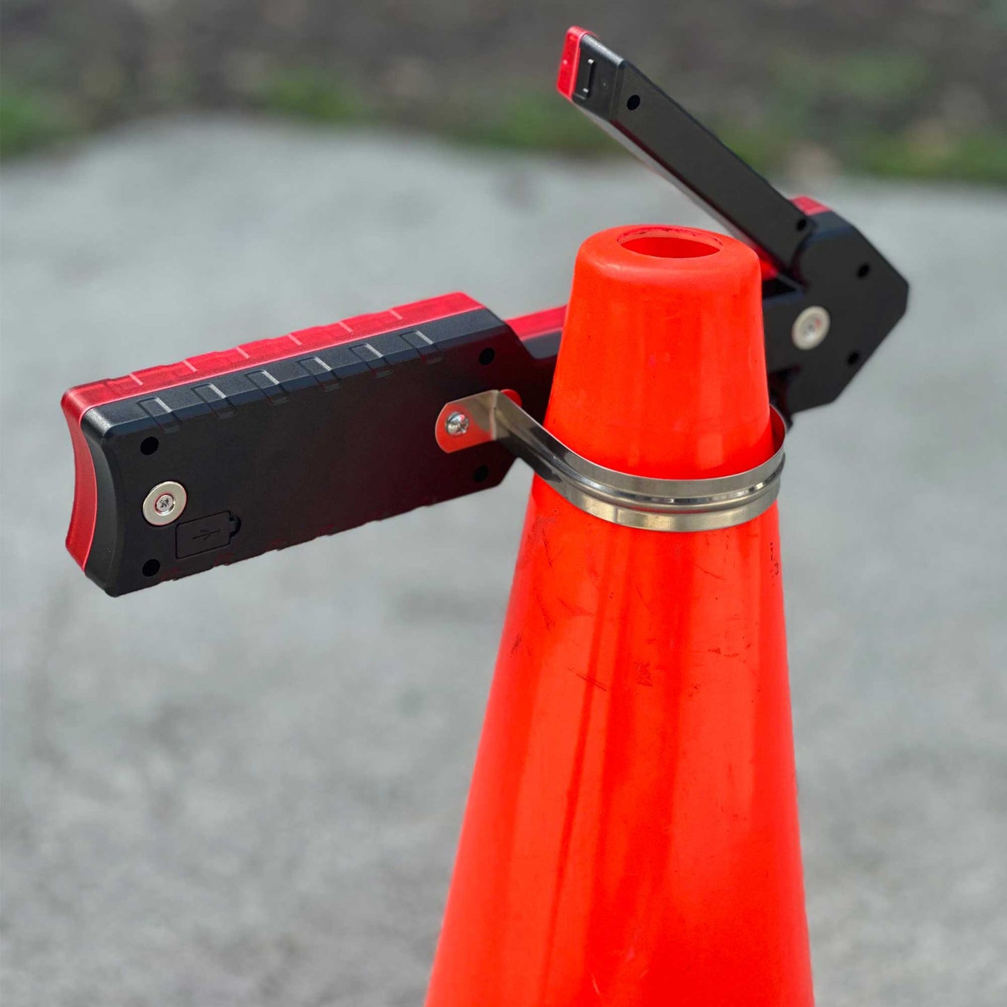 LED Traffic Warning Arrow – Red – Case Pack of 10